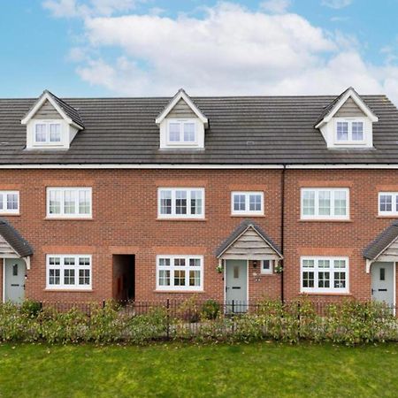 Spacious Modern Home: Leeds Gateway for Groups & Contractors Wakefield Exterior photo