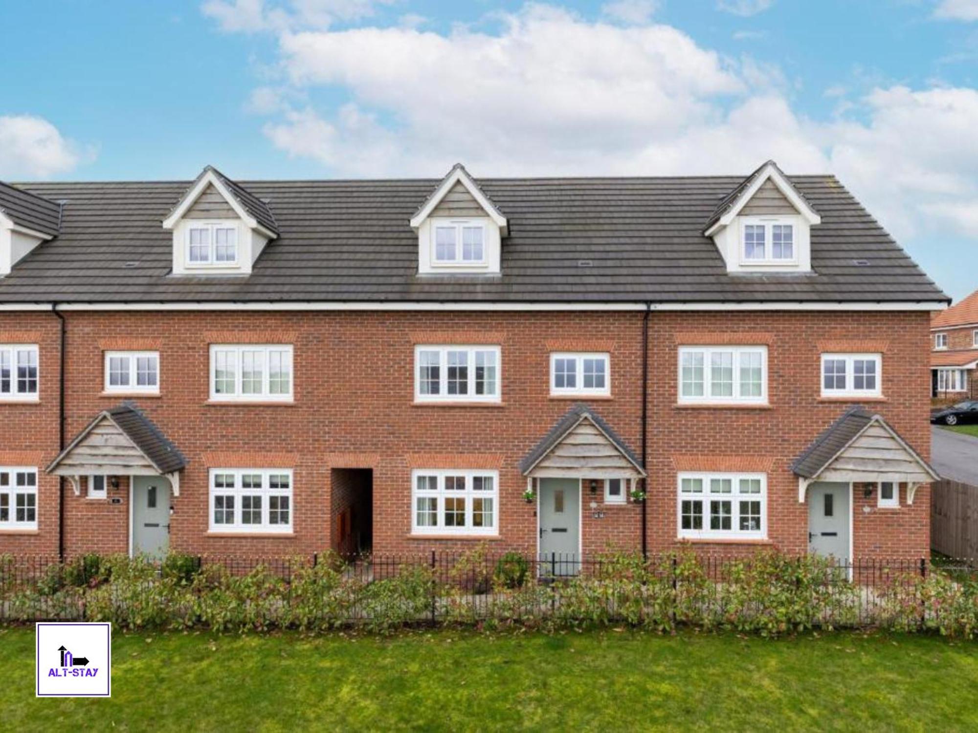 Spacious Modern Home: Leeds Gateway for Groups & Contractors Wakefield Exterior photo