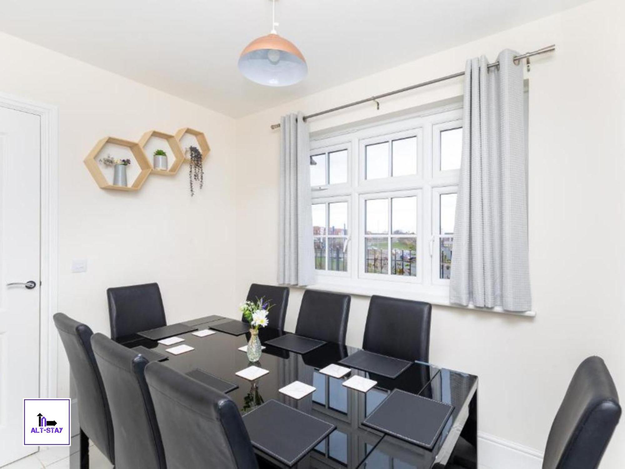 Spacious Modern Home: Leeds Gateway for Groups & Contractors Wakefield Exterior photo