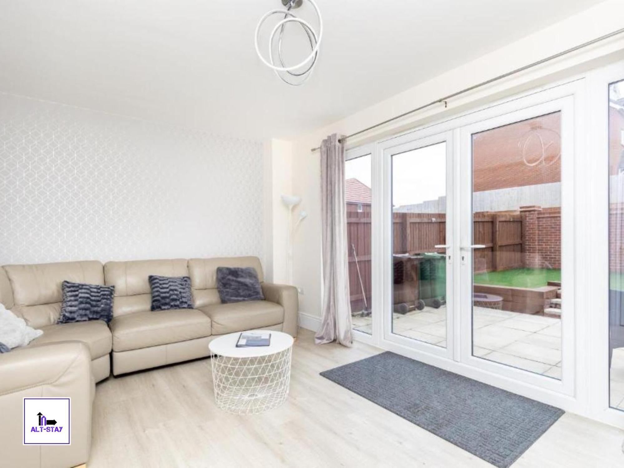 Spacious Modern Home: Leeds Gateway for Groups & Contractors Wakefield Exterior photo