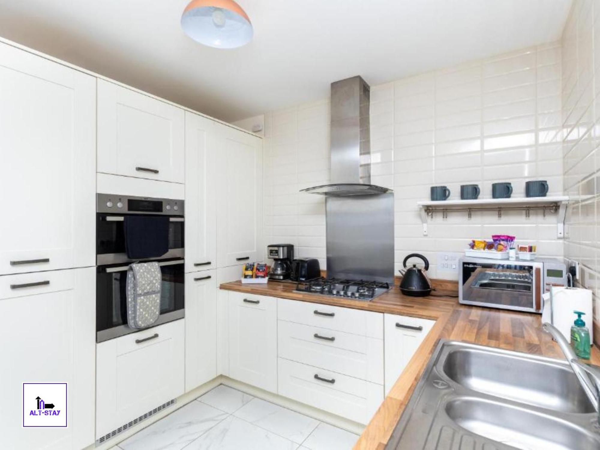 Spacious Modern Home: Leeds Gateway for Groups & Contractors Wakefield Exterior photo