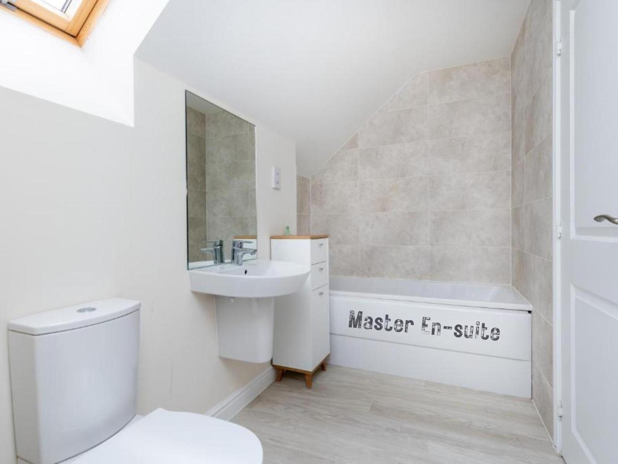 Spacious Modern Home: Leeds Gateway for Groups & Contractors Wakefield Exterior photo